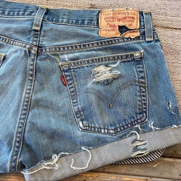 Levi’s distressed jean shorts size 14 - Picture 2 of 9